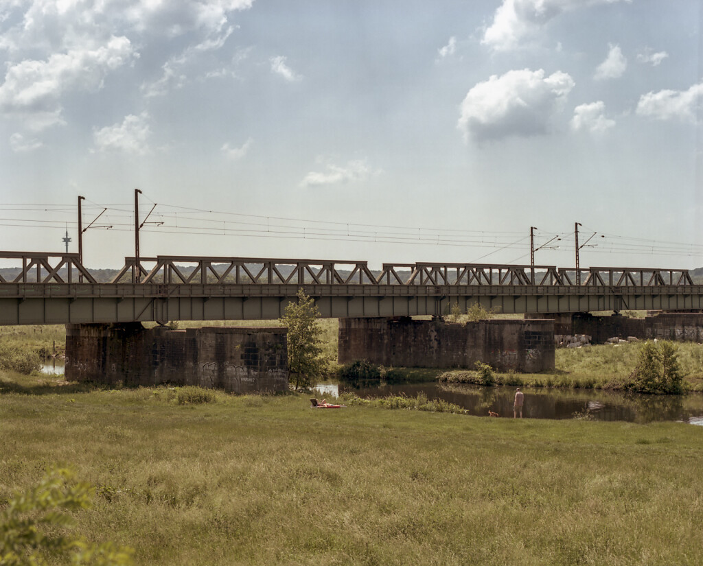 Sunbathing at Eisenbahn Ruhrbrücke